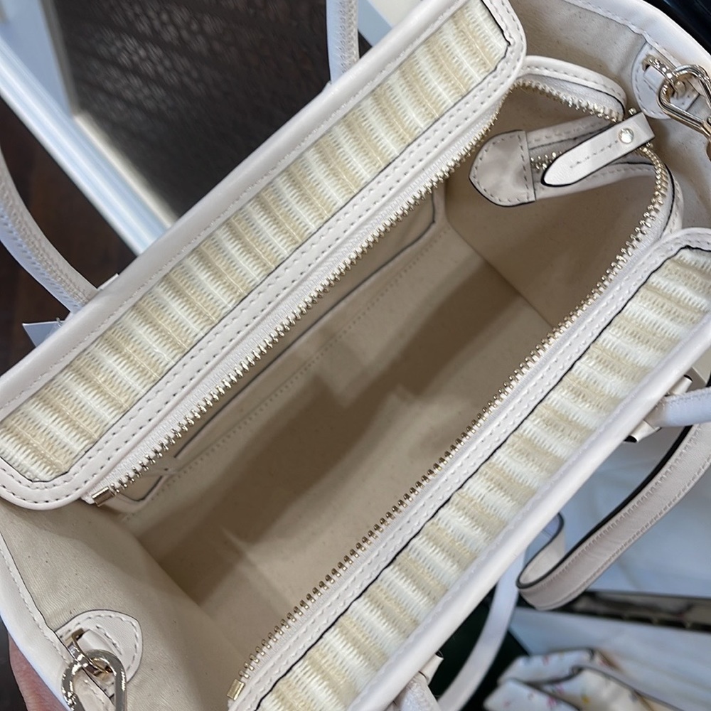 Kate Spade Ella Small Ladybug Tote Bag
COLOR:
Natural Multi
NWT - Picture 14 of 16